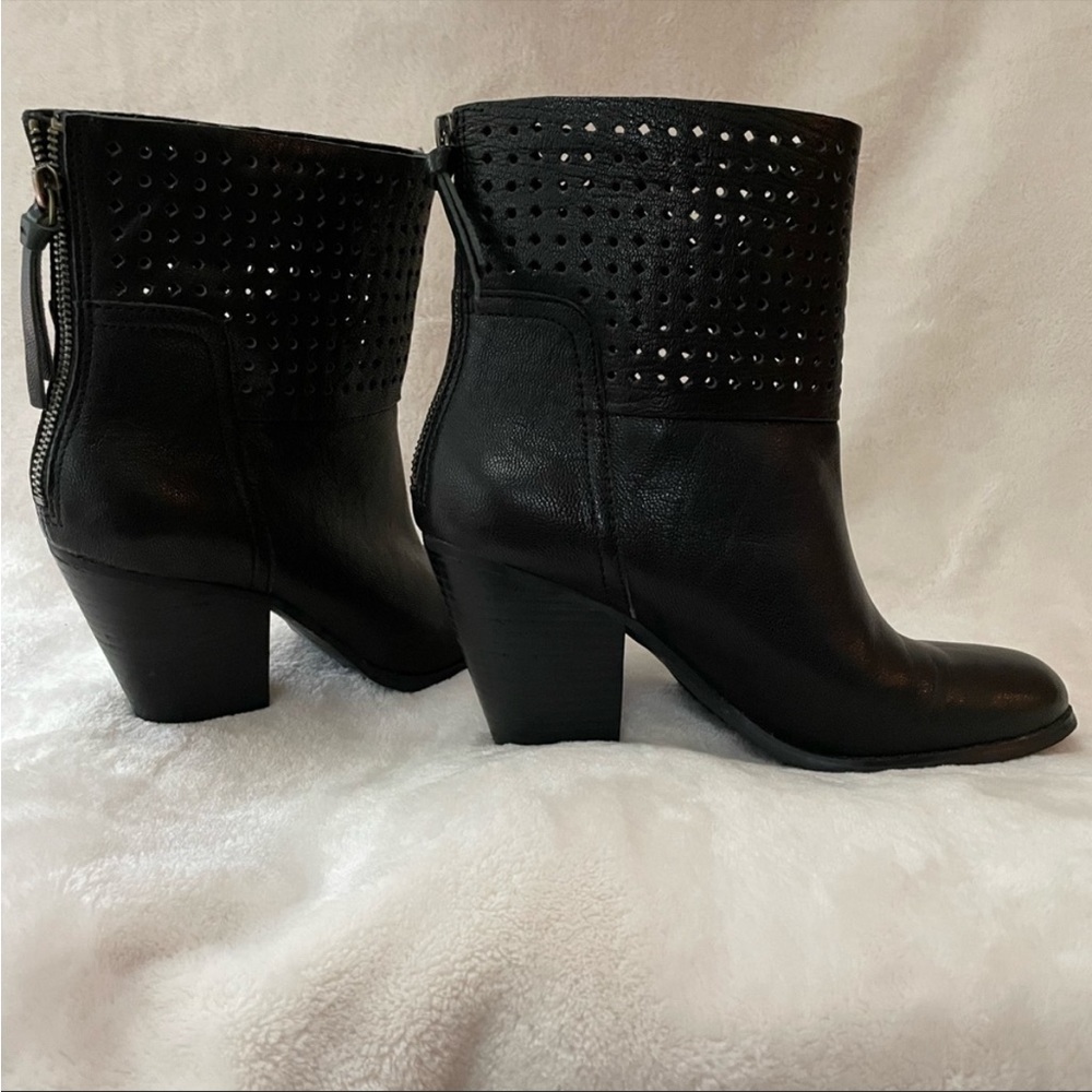 Nine West Hippie Chic Bootie Black Leather Perforated Design Size 8